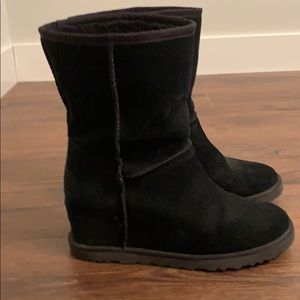 Women’s Black Uggs size 7